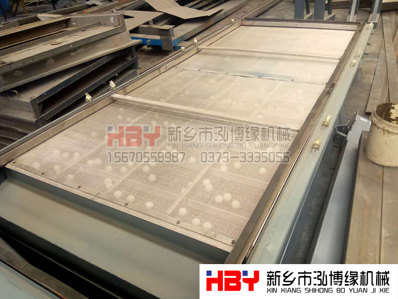 使用平面回轉篩時，應在開關機器時對機械再次檢查一下