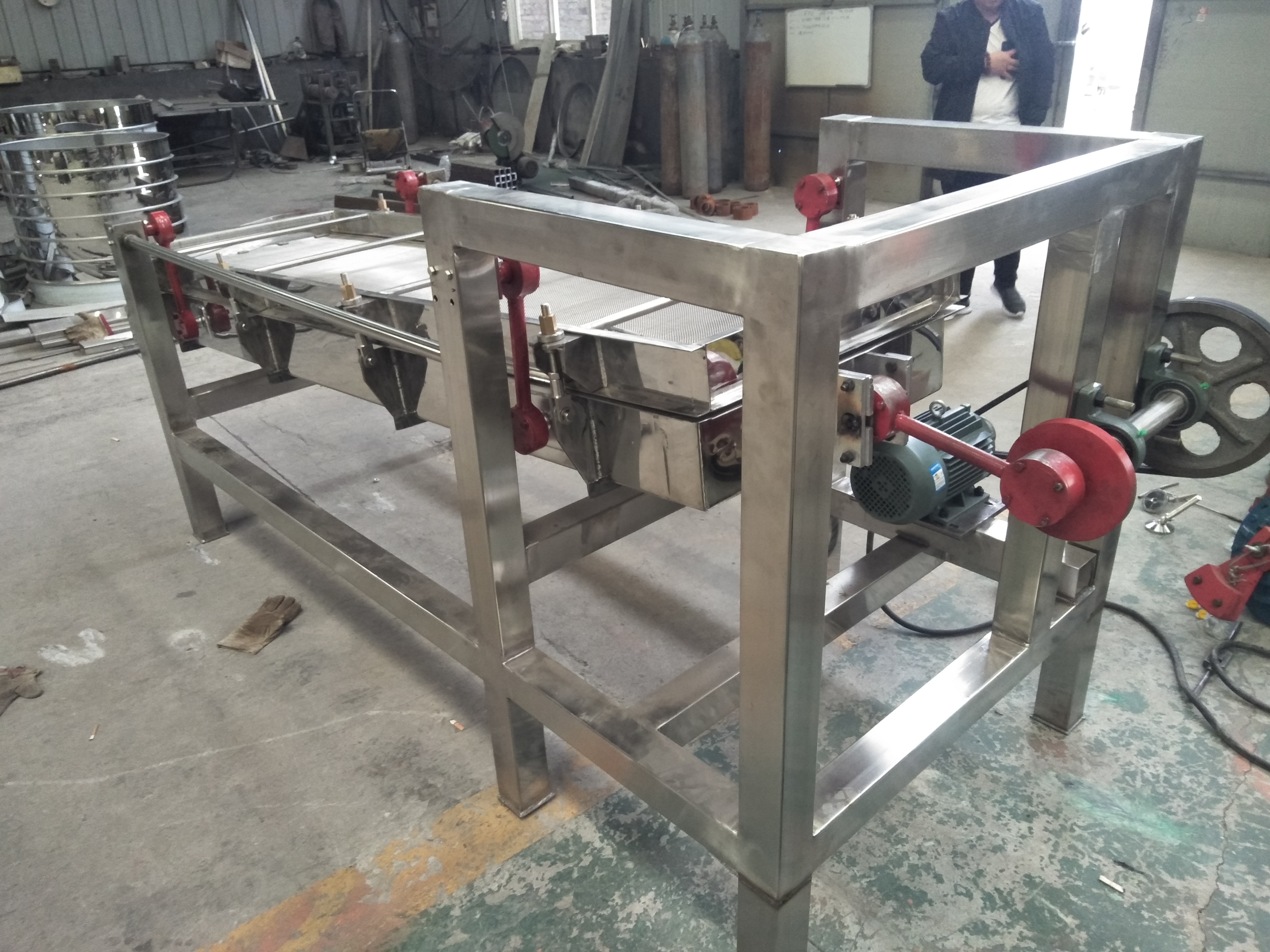 湖南耒陽食品粉末平面回轉篩已發貨，請王經理注意查收！